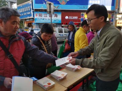 筑牢安全防線，共促和諧發(fā)展——云浮市、區(qū)兩級應(yīng)急管理局聯(lián)合舉辦2019年《安全生產(chǎn)法》宣傳咨詢?nèi)栈顒? />
</span>
<span id=